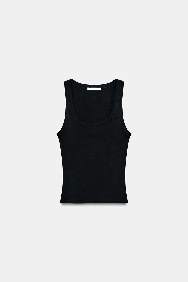 black sleeveless tank top