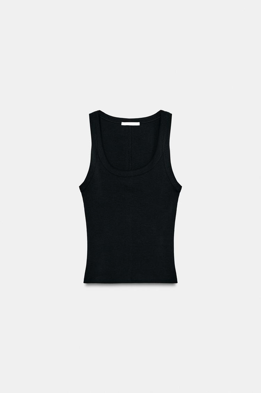 black sleeveless tank top