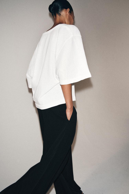 CAMISETA CON CUELLO EN V